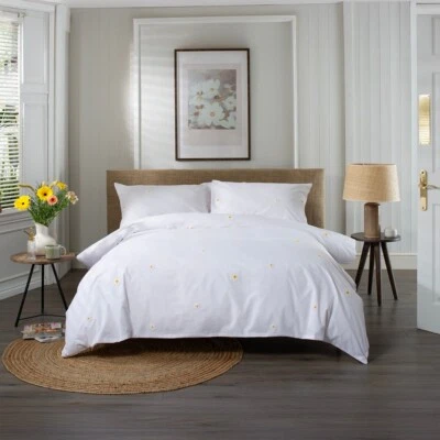 THE LYNDON COMPANY Daisy Flowers 100% Cotton Duvet Cover Set - Soft Tufted Bedlinen - White, Yellow