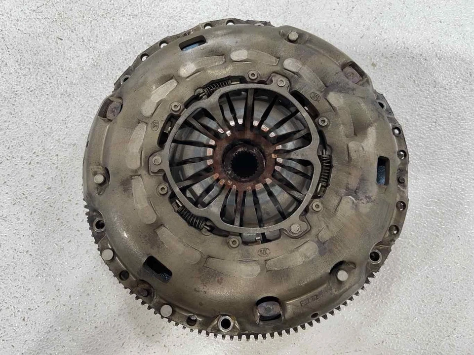 Fits 2006 2007 VOLKSWAGEN GOLF GTI 2.0L TFSI MT Flywheel Clutch Assembly OEM - Image 1 of 4