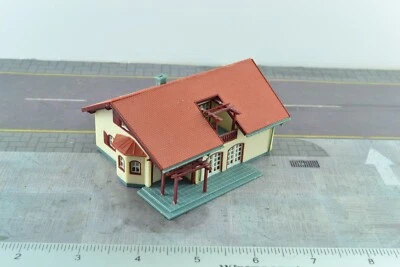 Pola House w/ Pergola Built Up N Scale 1:160 (N6536) - Image 1 of 4