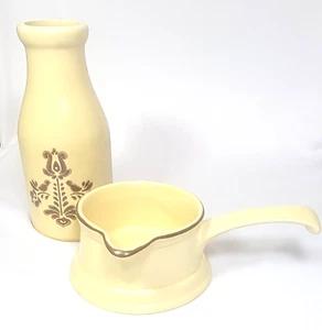 Vintage Pfaltzgraff Village Gravy Boat Bowl & Milk Bottle Vase USA - Foto 1 di 8