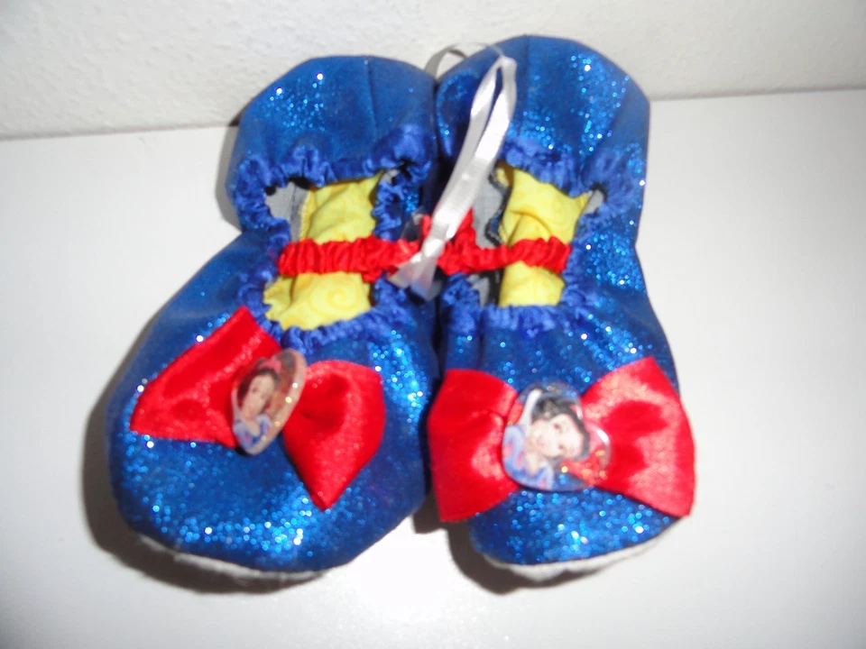 GIRL'S SNOW WHITE SLIPPERS FOR DRESS UP-MEASURE 7" LONG & 4" WIDE - Photo 1/1