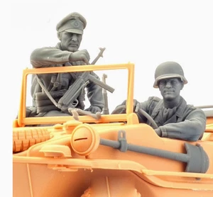 1/35 Resin WWII German 2 soldiers Vehicle Crew Unpainted unassembled - Foto 1 di 2