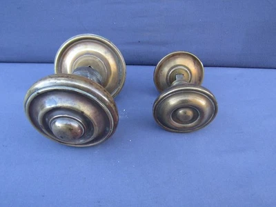 Lot de 2 anciennes poignées de portes rondes en laiton, dim: voir les photos.. - Photo 1/4