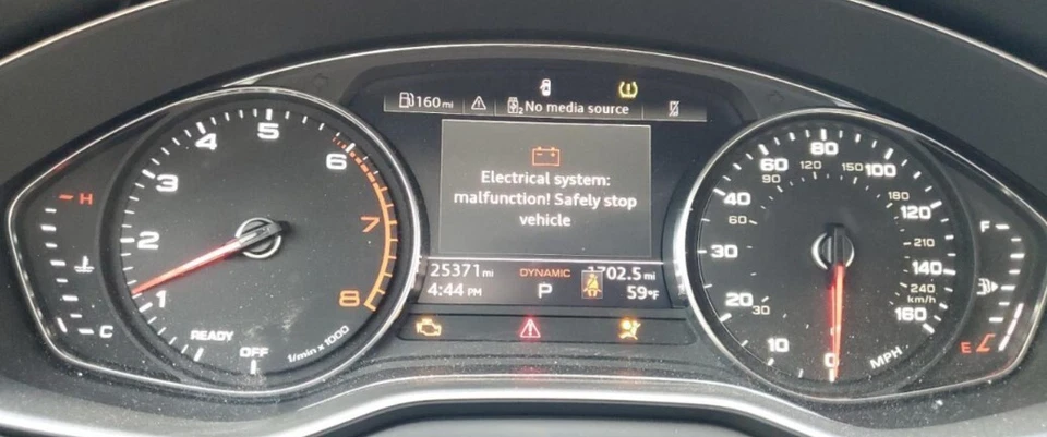 Cuadro medidor velocímetro original A4 2023 25 k millas Audi Foto 1 de 4