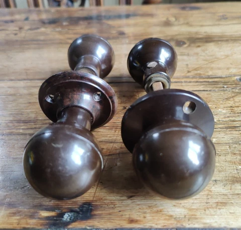 2 Pairs of  1930s-1950s Brown Bakelite/Plastic Door Knobs/Handles. Refurbished Cover