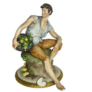 RAR Giuseppe Cappe Kunstwerke Capodimonte Figur Mann mit Obstkorb - Bild 1 von 8