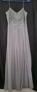 Abito Adrianna Papell Polveroso Fluido Grigio con Perline Chiffon Taglia 4 Bellissimo - Foto 1 di 6