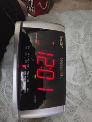 Emerson Research CKS3528 SmartSet Time Projection Dual Alarm Clock  AM/FM J200 - Image 1 of 4