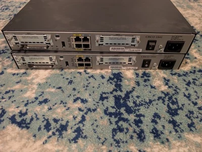 2 routers cableados Cisco 1841 2 puertos 10/100 con módulo VPN Foto 1 de 2