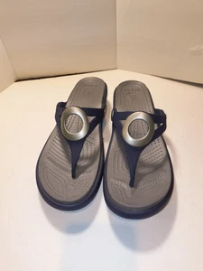 Crocs Sanrah Damen-Flip-Flop-Keilsandale marineblau silberfarben Kreis 9 - Bild 1 von 6