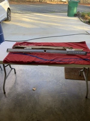 Ford Galaxie Custom 500 1968 cubierta trasera tapa moldeada C8AZ-62425A02-A nuevo de lote Foto 1 de 4