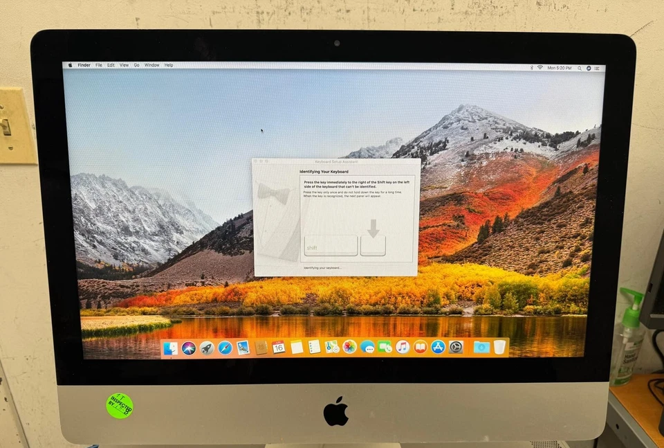 Apple iMac 21.5" 2017 A1418 Intel i5 2.3GHz 8GB RAM 1TB HDD - Image 1 of 4