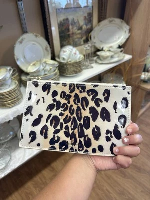 Bolso sin asas Kate Spade estampado de leopardo nuevo Foto 1 de 4