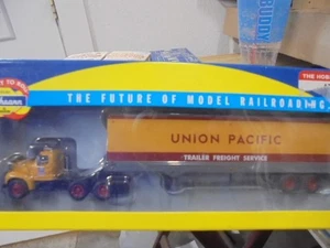 MACK TRACTOR: Athearn 93190 Union Pacific Mack B con remolque de 40' HO - Imagen 1 de 1