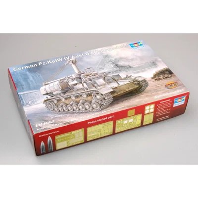 CARRO ARMATO GERMAN PANZERKAMPFWAGEN IV D/E FAHRGESTELL KIT 1:35 Trumpeter Kit M - Immagine 1 di 2