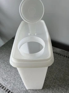 Vintage Tupperware Cereal Keeper CLEAR 2 Qt Storage Container #469 With Lid - Picture 1 of 4