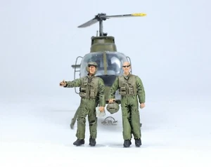 Set 02 Helicopter Pilots (for UH-1 Huey, OH-6A, OH-58) 1:48 Pro Built Model - Picture 1 of 10