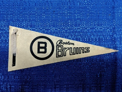 NHL VINTAGE 1970's MINI PENNANT BOSTON BRUINS 9 ¾" X 4" inches Cover