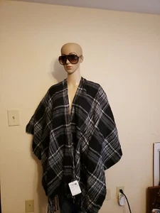 Shawl wrap poncho - Picture 1 of 5