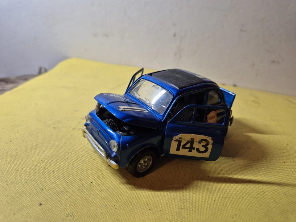 Coche modelo diecast Politoys Polistil azul Fiat 500 L escala 1/25 Foto 1 de 4