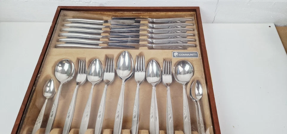 Vintage Community Oneida 44 Piece Stainless Steel  Cutlery Set VENETIA Design - Image 1 of 4