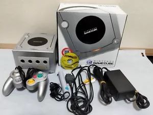 Console Nintendo GameCube argento completa di scatola DOL-001 NTSC-J (JPN) con bonus - Foto 1 di 21