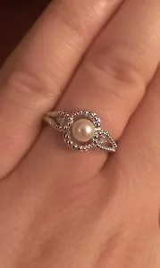 STERLING SILVER FRESHWATER CULTURED PEARL AND DIAMOND RING - SIZE 7 - Picture 1 of 7