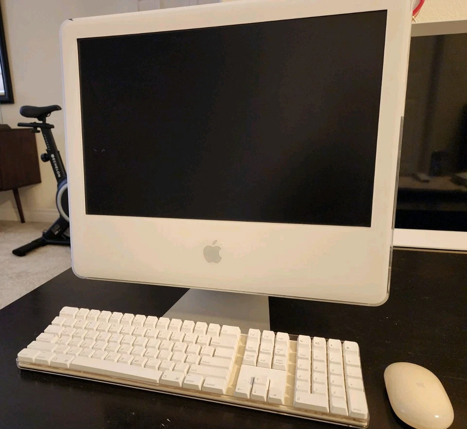 Vintage APPLE iMAC 20" Widescreen Computer, Keyboard Mouse, Near Mint Condition - Image 1 of 4