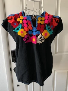 Markenloses mexikanisches schwarzes buntes geblümtes besticktes Top Größe S/XS Damen - Bild 1 von 18