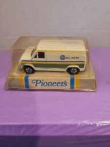 Coche fundido a presión Pioneer's Bell Systems todavía en paquete años 70 ERTL - Imagen 1 de 1