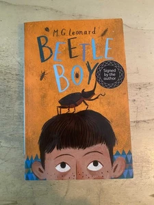 M.G. Leonard: Beetle Boy 2016 Very Good Children Fiction SIGNED PB - Imagen 1 de 1