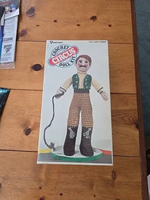 De colección Nuevo de Lote Antiguo Vogart Artesanía Circo Crochet Muñeca Kit León Domador Número 3141 Foto 1 de 4