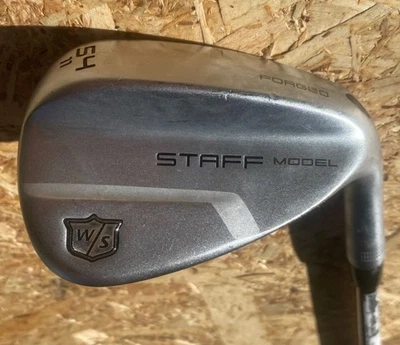 Cuña forjada Wilson Staff Satin 54-11•Eje de acero AMC dorado dinámico S•GP agarre para TV Foto 1 de 4