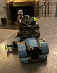 LEGO Monster Fighters The Crazy Scientist 9466 w 2 Figures Exactly as Pictured