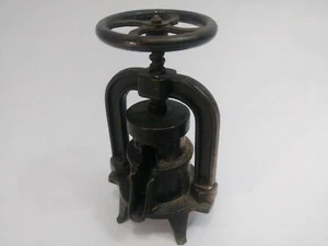 Vintage Die-Cast Metal Minature Replica Fruit Apple Cider Press Pencil Sharpener - Picture 1 of 11