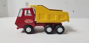 Tiny Tonka No. 1968 vintage Camión de volteo 535 rojo/amarillo casi como nuevo - Imagen 1 de 6