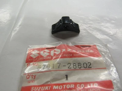 NOS Suzuki PE250 PE400 DR500 DR370 DR400 原始设备制造商开关 KNOB 57617-28602 — 第 1/2 张图片