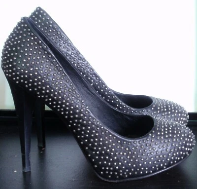 Zapatos de salón Dolce Vita para mujer de cuero negro con plataforma 7 tacones de aguja con tachuelas Trinity Foto 1 de 4