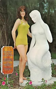 Wachee Mermaid Poses With "Princess Wonderous" Weeki Wachee,FL Vtg Postcard - Picture 1 of 2
