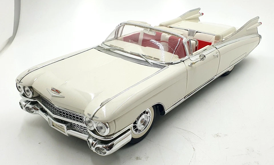 Maisto 1/12 Scale 33202 - 1959 Cadillac Eldorado Biarritz - White - Image 1 of 4
