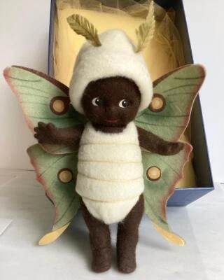 MUÑECA R. JOHN WRIGHT 2001 6,5” LUNA KEWPIE BUG MOTH CAJA CERTIFICADO DE AUTENTICIDAD AFROAMERICANA sin usar, en caja Foto 1 de 4