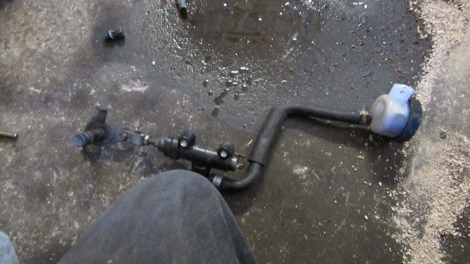 Kawasaki ZL1000 1987 Eliminator freno trasero cilindro maestro Foto 1 de 1