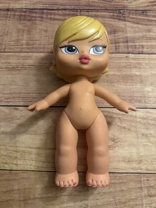 Bratz Big Babyz Cloe Puppe blonde Haare blaue Augen gebraucht ohne Kleidung Haarspange - Bild 1 von 21