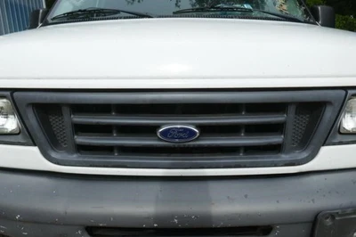 Rejilla texturizada Med Platinum para camioneta Ford E350 04-07 2033743 Foto 1 de 4