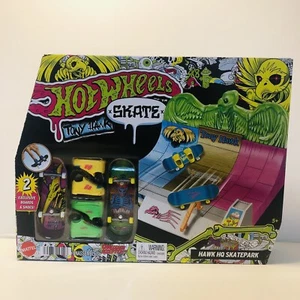 Hot Wheels Skate Rippin’ Tony Hawk HQ Skatepark With 2 Exclusive Boards & Shoes - Picture 1 of 3