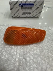 New OEM Mopar Front Passenger Right Side Marker Light For Renegade 2015-2023 - Picture 1 of 4