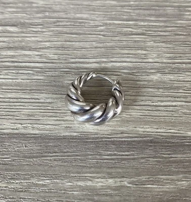 David Yurman 925 Sterling Silver single earring hoop - Image 1 of 3