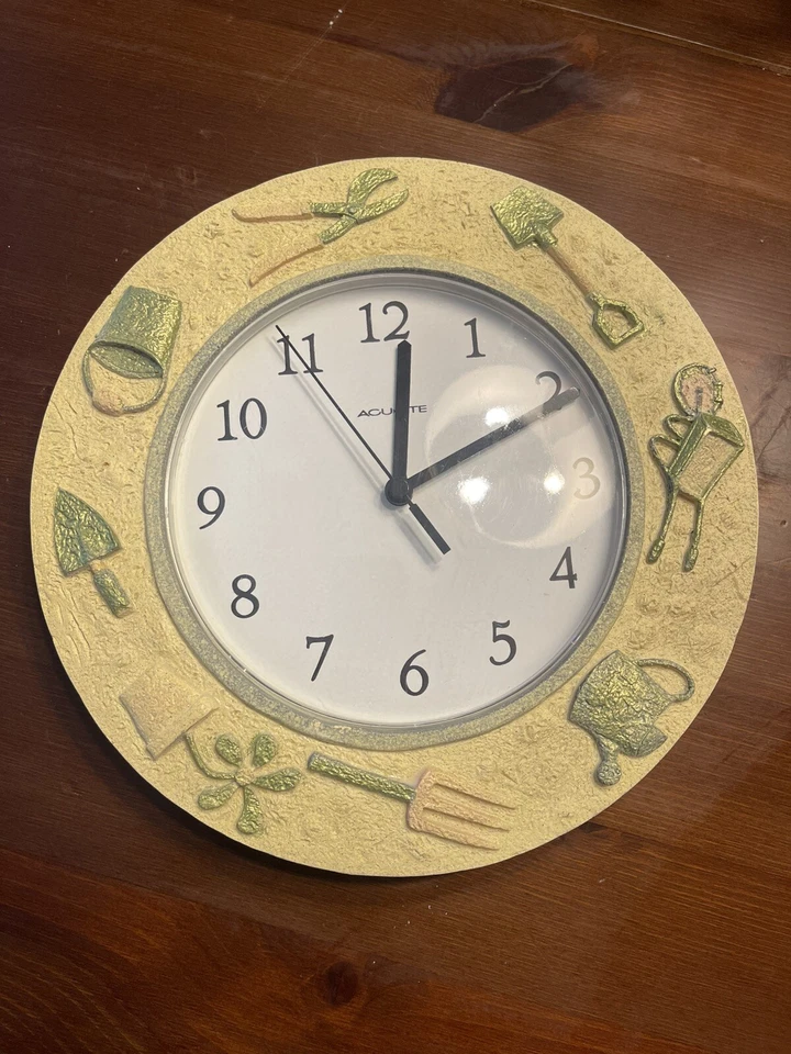Reloj de Pared Batería ACU-Rite Marco Cerámico con Herramientas de Jardín Diseño 10" Diámetro Foto 1 de 2