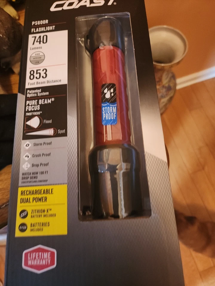 COAST Crew Polysteel 600R Rechargeable Pure Beam Focusing 740 Lumens