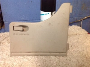 ✅2000 - 2006 Tahoe Yukon Escalade Jack Storage Cover Rear LH Driver Side OEM TAN - Picture 1 of 2